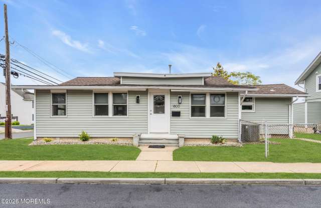 1800 Pine Terrace photos photos