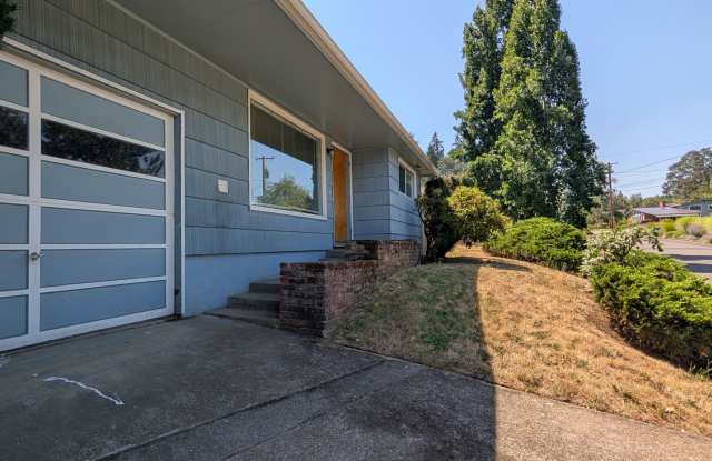 Spacious 2bd/1bth ~ w/ 1 Car Garage - Fantastic Location ~ Close to Everything!! Gallery 4