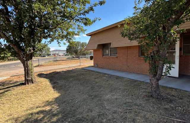Spacious 4 Bedroom, 2 Bathroom over 1700 sqft. Duplex in Westridge! REMODELED!!! Gallery 3