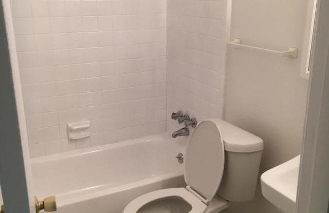 Brick home in desirable Dorchester District 2 schools! Gallery 3