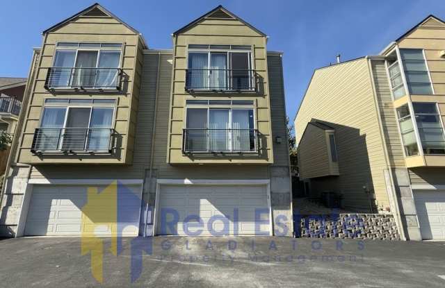 Picture-Perfect Townhome – 2433 S I St, Tacoma, WA 98405 Gallery 4
