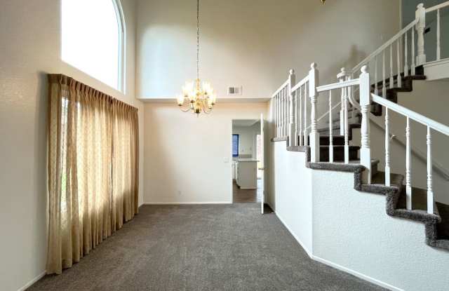 Spacious 5 Bedroom house in Corona Gallery 4