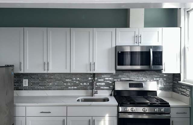 209 DANFORTH AVE photos photos