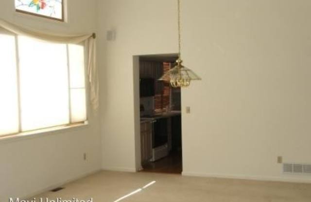 2404 S. Holman Cr. Gallery 2