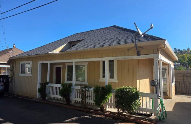 Charming 2-Bedroom + Loft • 1-Bath Rental in Downtown Sonora photos photos