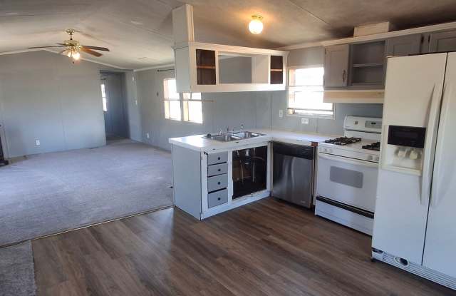 3 Bedroom 2 full bath in Antelope Hills Gallery 4