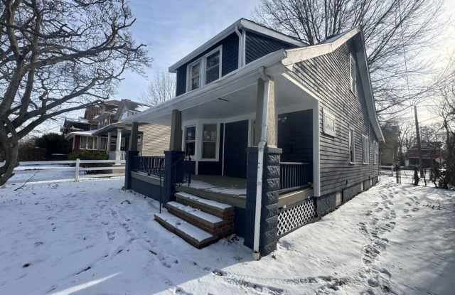 Comfort Meets Convenience: Beautiful 3-Bedroom Single-Family Home Family-Friendly - 13602 Othello Avenue, Cleveland, OH 44110