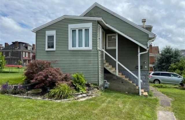 326 W College St photos photos