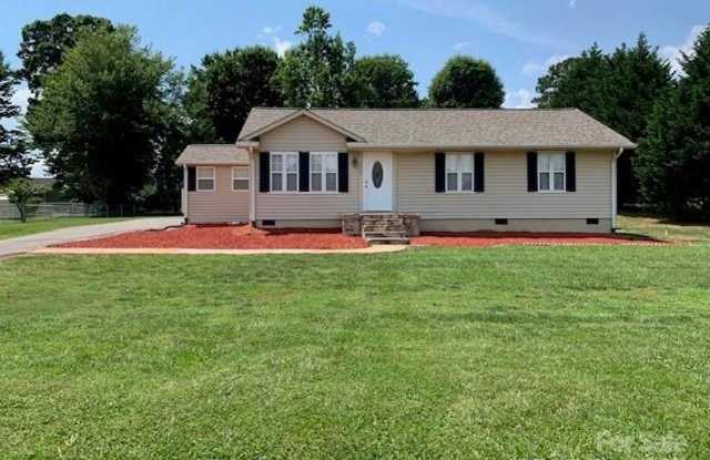 Move-In Ready 3BR/2BA with New Appliances - NO PETS photos photos