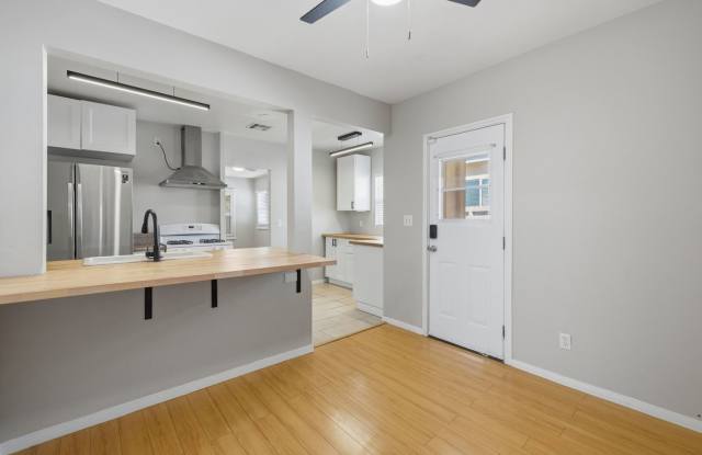 Charming 3BR/3BTH House in Sunland photos photos