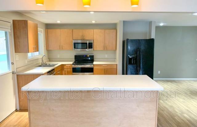 1023 N Runyan Dr. photos photos