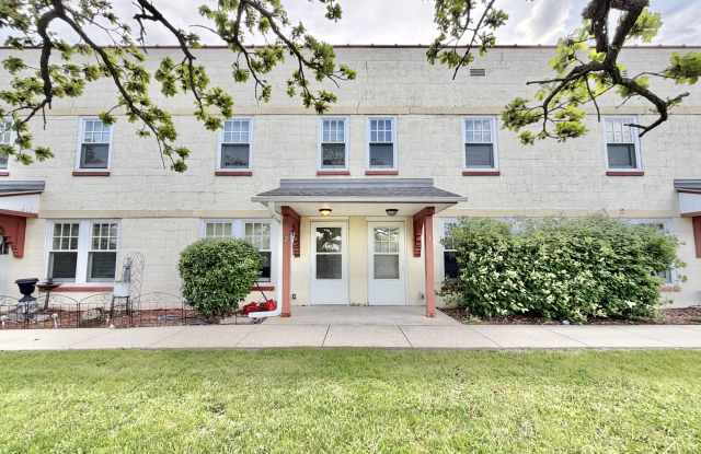 206 Carpenter Street - 3 photos photos