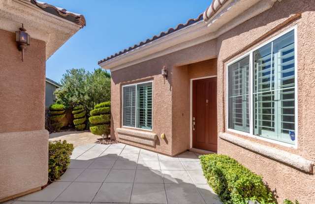 RESORT STYLE LIVING WITH POOL, SPA , CASITA ON 1-QUARTER ACRE IN SUMMERLIN WEST!!! Gallery 4