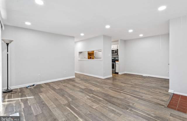 1505 WOODHOLLOW Drive Gallery 3