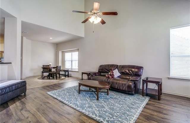 5032 Holliday Drive Gallery 4