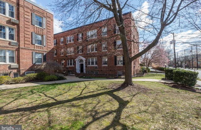4471 MACARTHUR BOULEVARD NW - 4471 Macarthur Boulevard Northwest, Washington, DC 20007