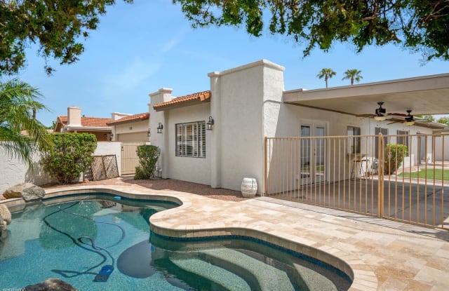 7131 N Via de Amigos - 7131 North Vía De Amigos, Scottsdale, AZ 85258