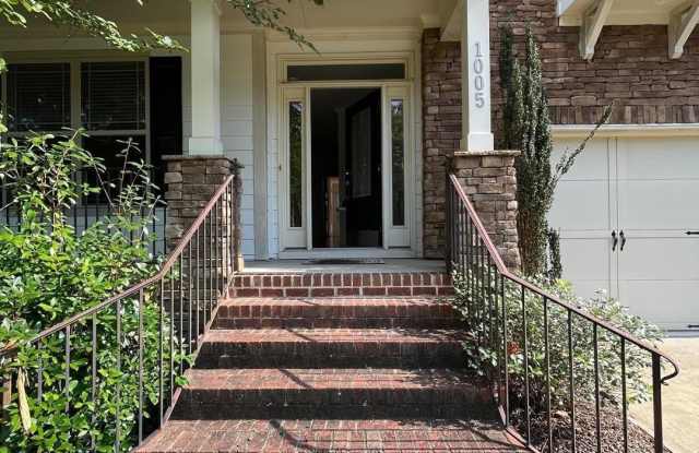 1005 Winterborne Drive Gallery 2