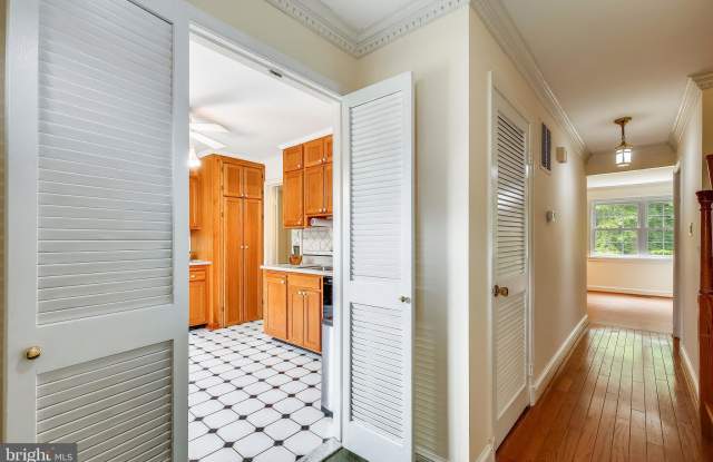 6801 PERRY PENNEY DRIVE Gallery 4