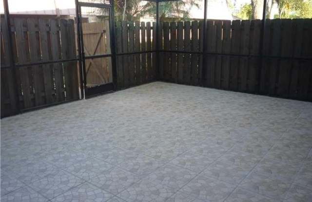7539 Courtyard Run Gallery 2
