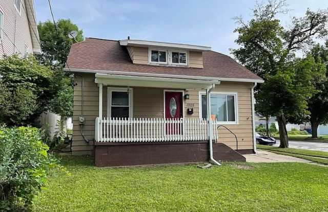 Spacious 4BR House in Grand Rapids photos photos Spacious 4BR House in Grand Rapids photos photos