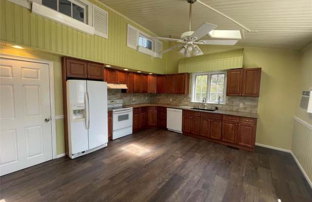 496 N Country Road Gallery 4