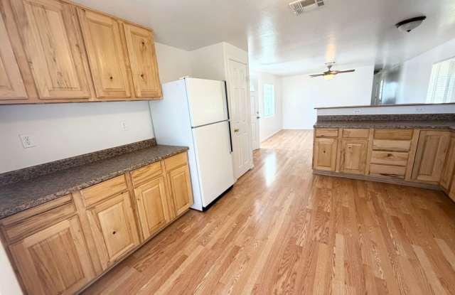 Adorable Country Home Available Now! Gallery 4