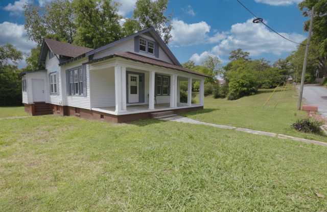 Spacious 4-Bedroom Home with Modern Upgrades in Anniston, AL photos photos