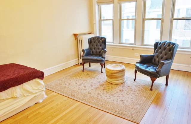 449 West St James Place Gallery 4