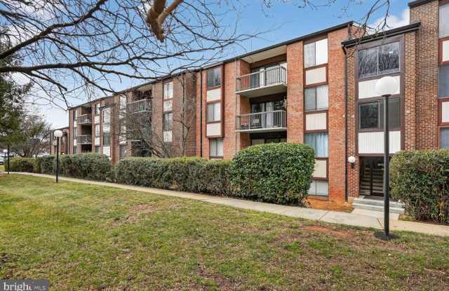 9702 KINGSBRIDGE Drive unit: 202 photos photos