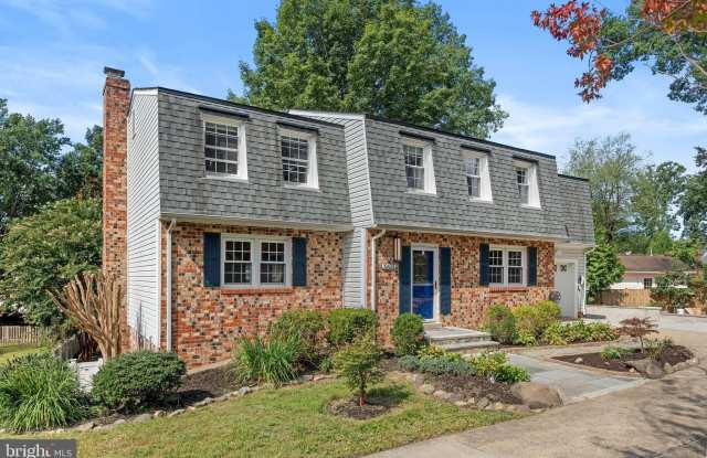 10429 HEADLY Court - 10429 Headly Court, Kings Park West, VA 22032