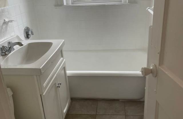 Brighton Near St Es Hospital and T stop 3rd  Floor Super sunny spacious 2 bed Nice Place! Gallery 3