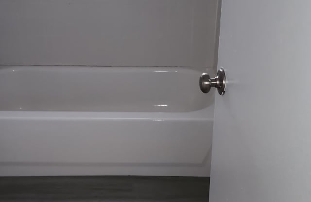 33 Middle Neck Road - 33 Middle Neck Road, Flower Hill, NY 11576