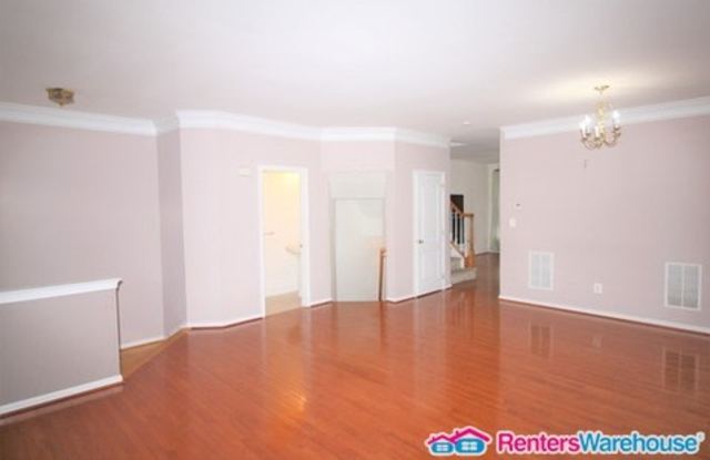25358 Mcintyre Square Gallery 2
