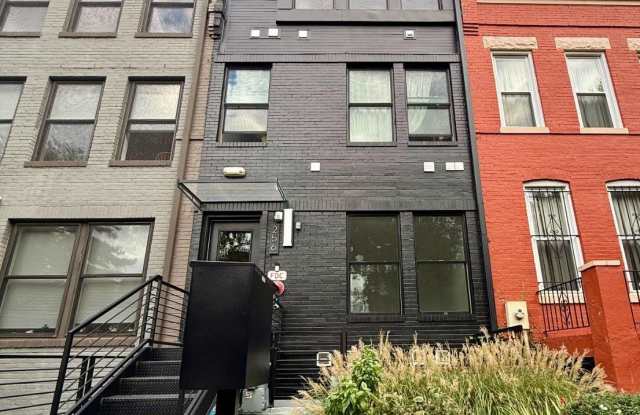256 SE 15TH Street SE Gallery 1