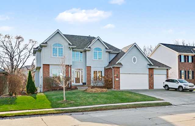 Spacious 4br/4.5 ba Home in Millard Mission Park Neighborhood. Huge Yard, 3 Car Garage photos photos