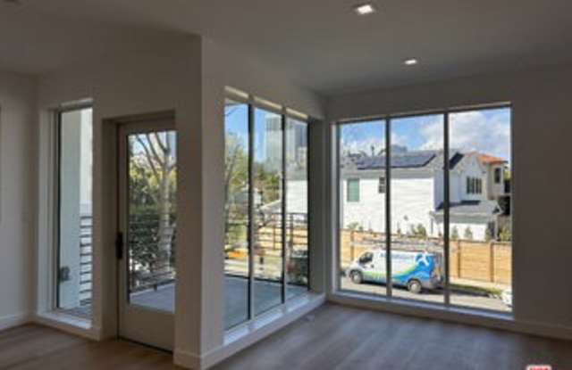 9842 Vidor Drive Gallery 2