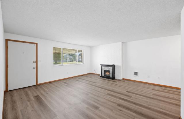 Spacious 4BR/2BA Duplex in Spokane Valley - Finished Basement, Fireplace & Garage Gallery 3