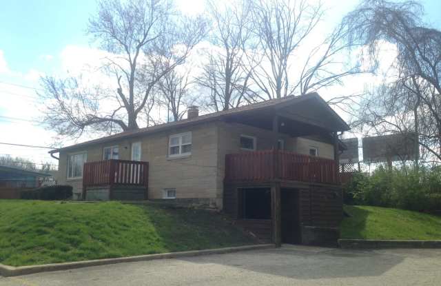 Spacious 5 bedroom, 2 bath house! Available August 2027! Gallery 3
