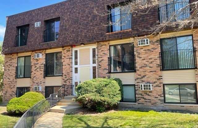 170 S Waters Edge Drive S - 170 South Waters Edge Drive, Glendale Heights, IL 60139