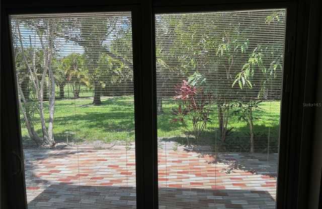 6128 16TH Lane NE Gallery 4