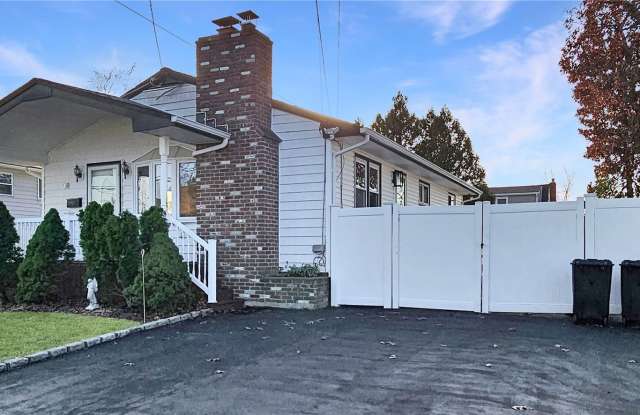 18 W 22nd Street - 18 West 22nd Street, Deer Park, NY 11729