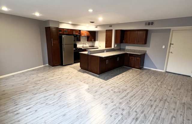 20301 Shelburne Road Gallery 2