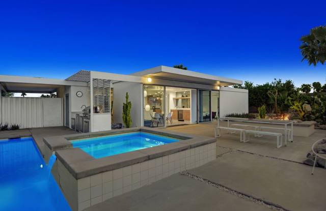 Mid-Century Steel Oasis in Palm Springs photos photos