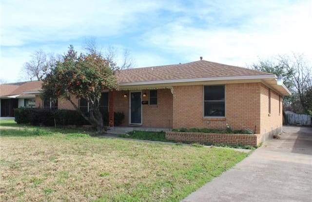 318 N Brighton Avenue - 318 North Brighton Avenue, Dallas, TX 75208