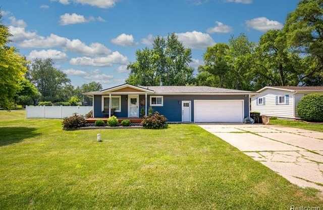 5021 Lakeborn Drive photos photos