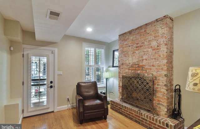 2321 17TH Street NW Gallery 3