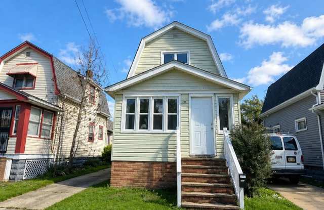 Spacious 4-Bedroom Home in Cleveland photos photos