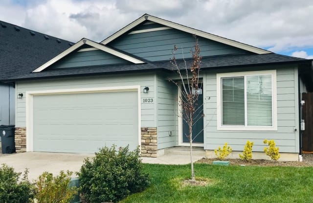 1023 Camas St. - 1023 Camas Street, Medford, OR 97501