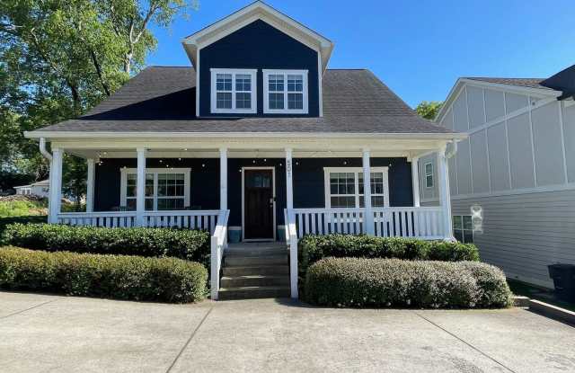3 Bedroom/ 2.5 Bath Home in Woodbine with Beautiful Screened in Porch and Fenced Yard. photos photos
